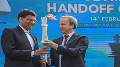 Chess legend Viswanathan Anand steps in as FIDE interim president after EU sanctions sideline Arkady Dvorkovich | Chess News