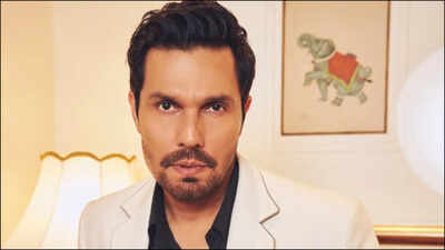 Randeep Hooda beats Mumbai rains by travelling in metro: Video of ‘Highway’ actor goes viral online |