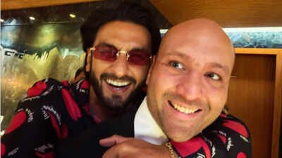 Ranveer Singh poses with ‘Indian Trump’ Avinash Agarwal from ‘India’s Got Latent 2’; comedian roasts actor in caption, ‘Thanks for wearing men’s clothes’ |