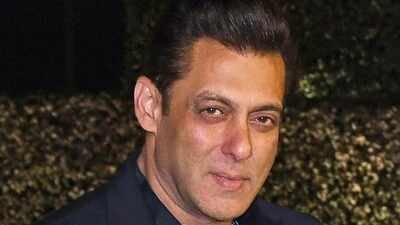 Salman Khan was undergoing Platelet Rich Plasma (PRP) therapy, getting his scalp injected while eating biryani recalls producer Shailendra Singh: ‘Price to pay to be a star’ |