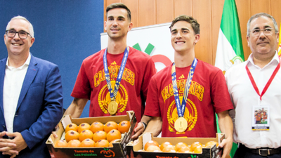Spain’s World Cup triumph ends with players receiving their body weight in tomatoes | Football News