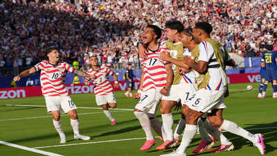 USA vs Bosnia and Herzegovina, FIFA World Cup Match Result: 10-man USA beat Bosnia for only their second-ever knockout win despite Balogun red card | Football News