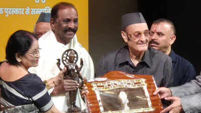 Vairamuthu: ‘An award for every Tamil home’: Poet and lyricist Vairamuthu dedicates prestigious 60th Jnanpith Award to the Tamil community | Tamil Movie News