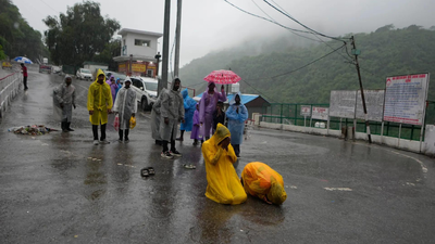 Pilgrimages to shrines in J&K stay suspended for 3rd day amid hostile weather | India News