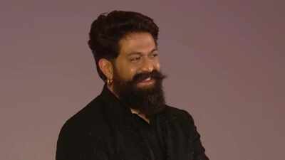 Yash blushes on receiving thunderous ‘Daddy’s Home’ chants at ‘Ramayana’ Pratham Sankalap event in Delhi – WATCH | Hindi Movie News