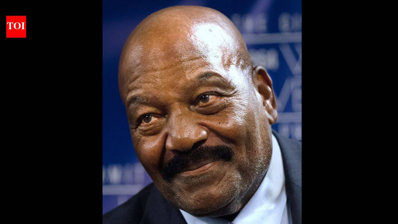 Quote of the day by Jim Brown: “I set my standards so high, no one could be harsher on me than…” – a simple philosophy behind extraordinary success and discipline | World News