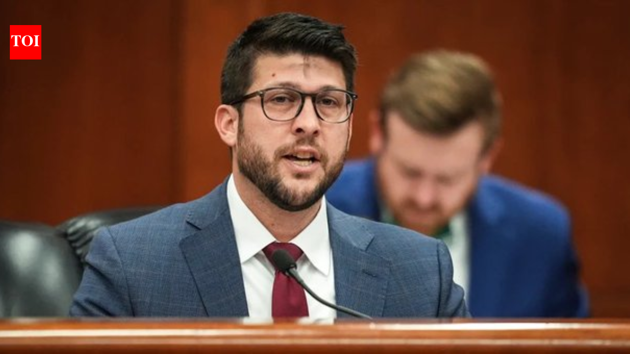 Florida Attorney General threatens catholic schools over vaccine mandate policy, says accept exemptions or lose funding | World News