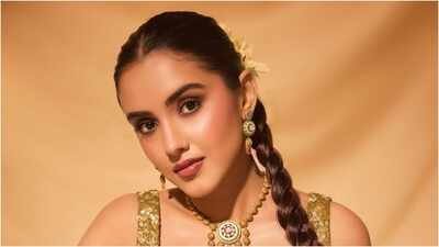Video: Malavika Sharma left visiblyannoyed after being asked “Did you like beef?” during Kerala media interaction |