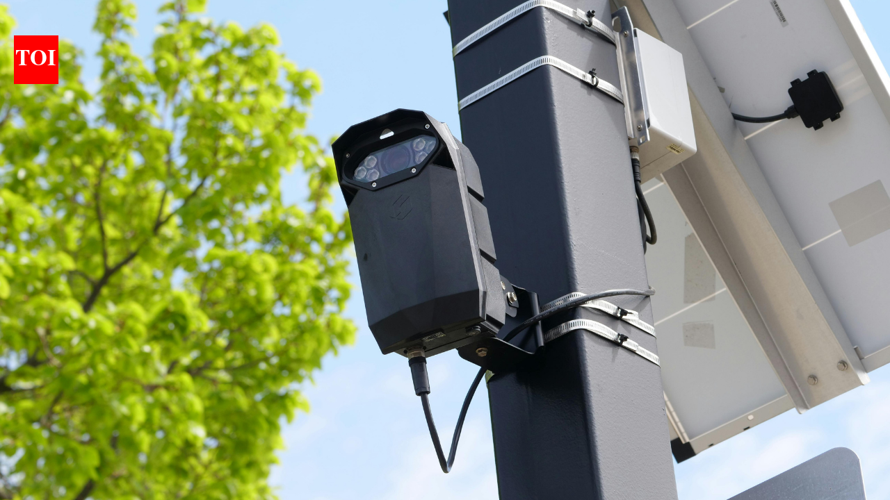 Texas constable unplugged 3 police surveillance cameras after county ended Flock contract; then told company to ‘come get your garbage’