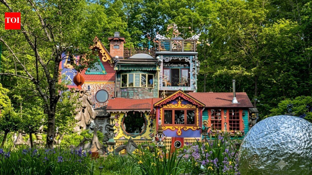 A New Jersey artist bought a 600-square-foot cabin in 1989 and kept adding to it; 37 years later, Luna Parc is a 5,000-square-foot home, studio and living artwork still being built