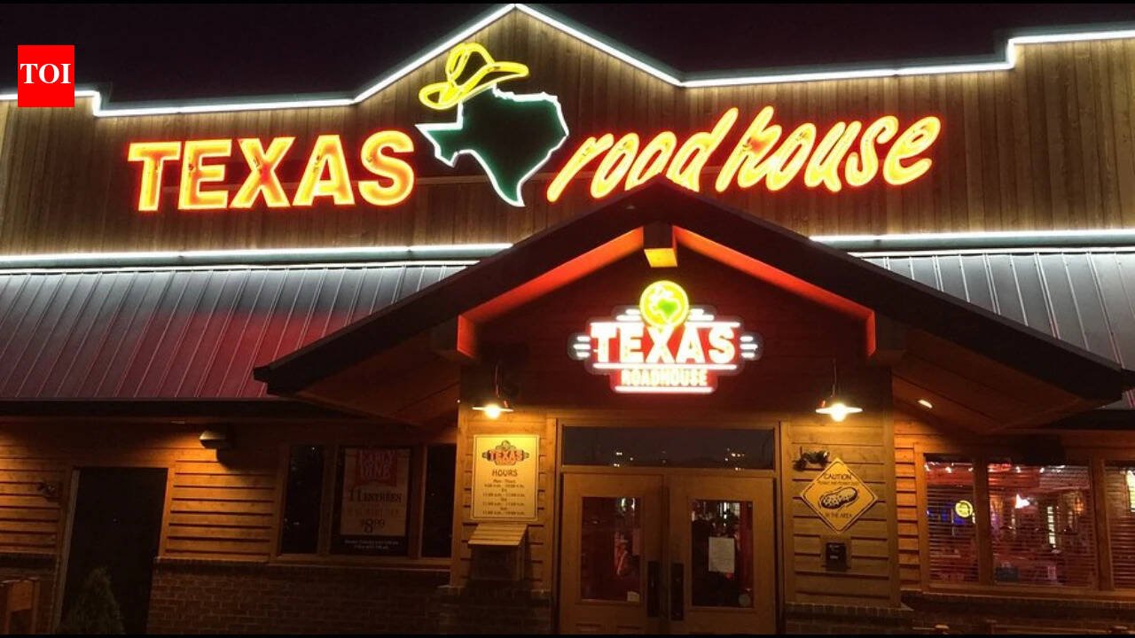 Texas Roadhouse says claims of white employees discussing spitting in Black customers’ food in a Facebook group are ‘completely unfounded’