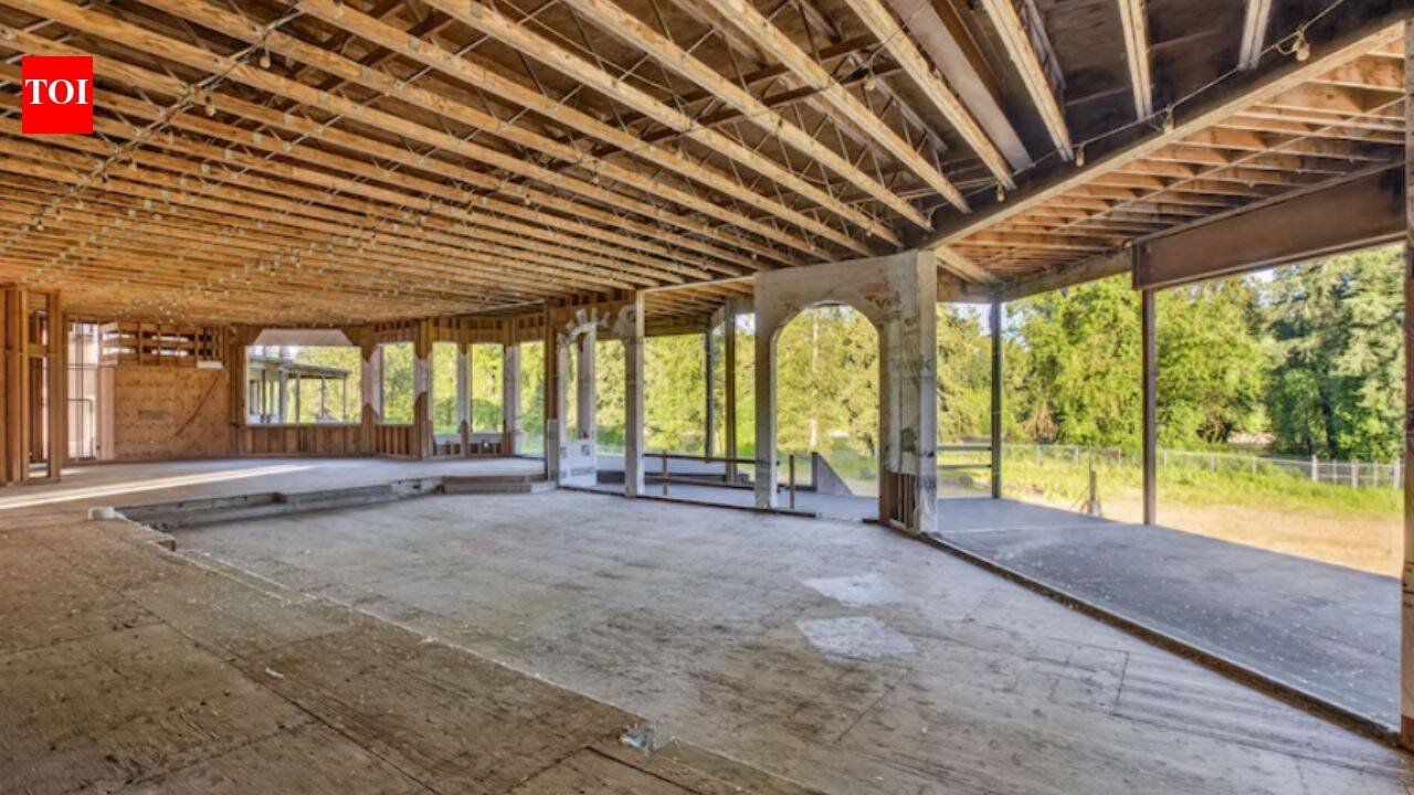 In 1994, Hollywood Video’s founder bought 32 Oregon acres for $1.25 million and began a 52,000-sq-ft mansion; nearly 30 years and 3 owners later, it is still unfinished and asking $4.7 million