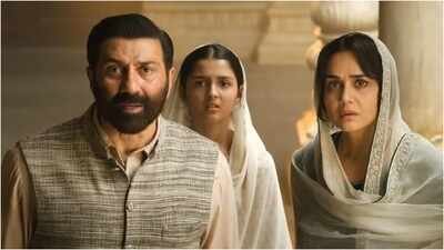 Batwara 1947: Rajkumar Santoshi disagrees with Shabana Azmi over Sunny Deol’s muslim character in ‘Batwara 1947’; ‘Amitabh Bachchan played Muslim hero in ‘Coolie’ | Hindi Movie News