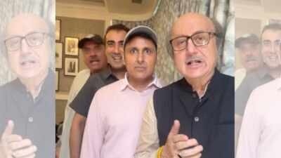 Anupam Kher hops on viral ‘Mere Mehboob Qayamat Hogi’ trend from CJP protest with ‘Khosla Ka Ghosla 2’ co-stars Boman Irani, Ranvir Shorey and Pravin Dabas ahead of August release – WATCH | Hindi Movie News