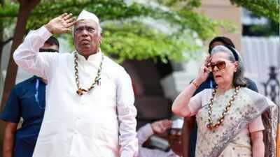 BJP lodges complaint against Sonia Gandhi as Vande Mataram row intensifies
