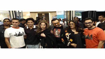 ‘Dil Chahta Hai’ Reunion: Saif Ali Khan, Aamir Khan, Farhan Akhtar come together to celebrate as film completes 25 years; fans ask ‘where is Akshaye Kanna?’ |