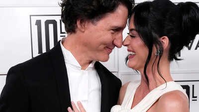 Katy Perry and Justin Trudeau share a passionate kiss on beach date as they mark a year of dating – PICS |
