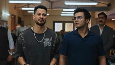 Kunal Kemmu’s ‘Vibe’ teaser: Netizens react, ‘Kunal, you are saving Bollywood comedy’ | Hindi Movie News