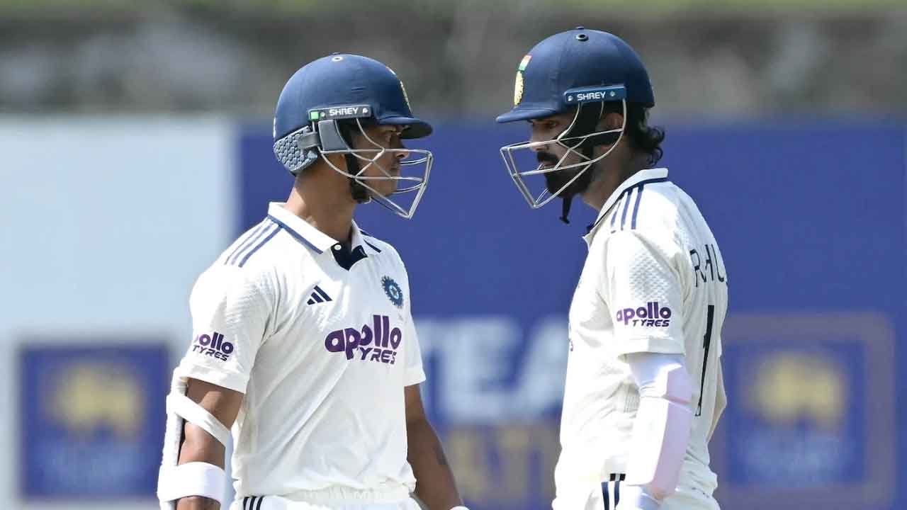 Sri Lanka 284/10 in 79.4 Overs