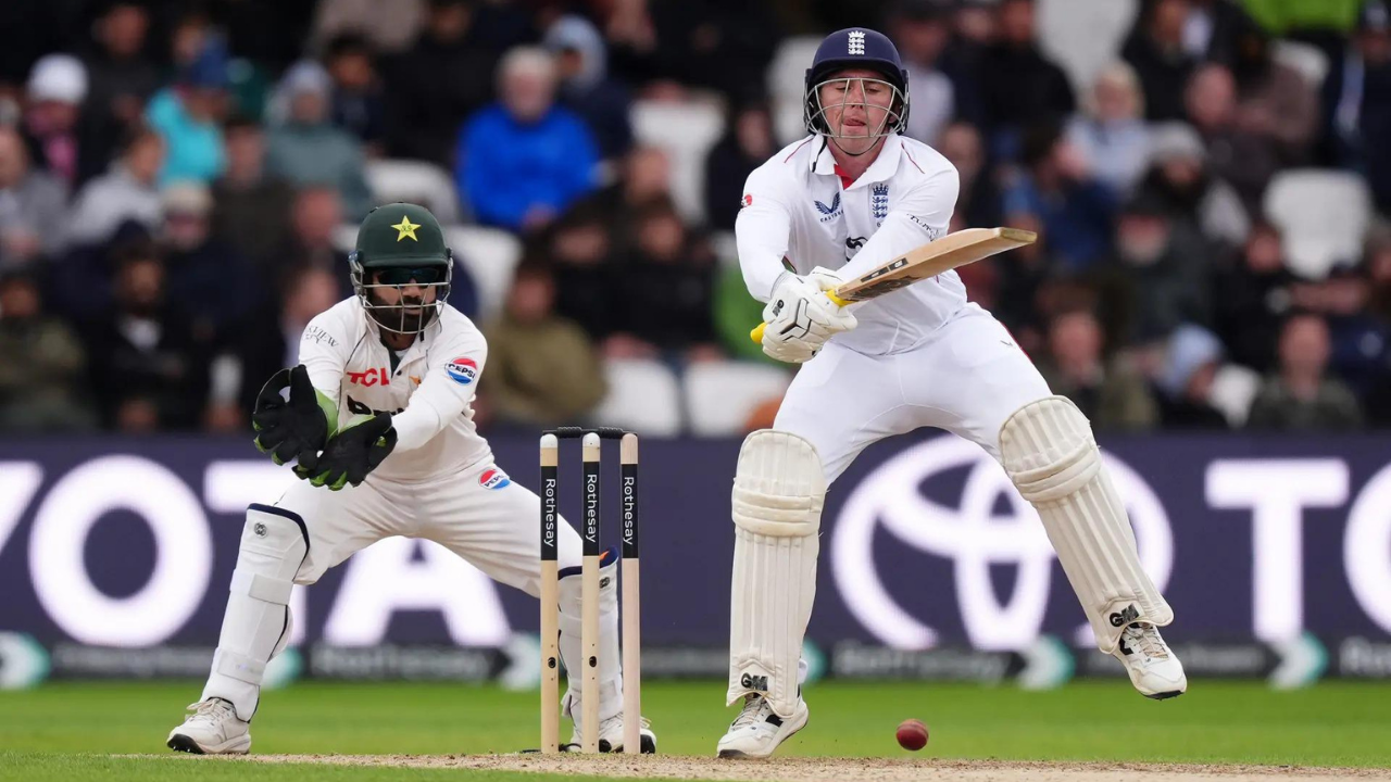 England 190/9 in 52.1 Overs