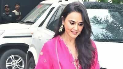 Preity Zinta exudes elegance in Rs 42,500 fuchsia farshi salwar set for ‘Batwara 1947’ press tour