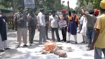 Sajjan Kumar ‘role model’ post: Sikh leaders protest outside Rahul’s Delhi home, demand Congress apology | India News