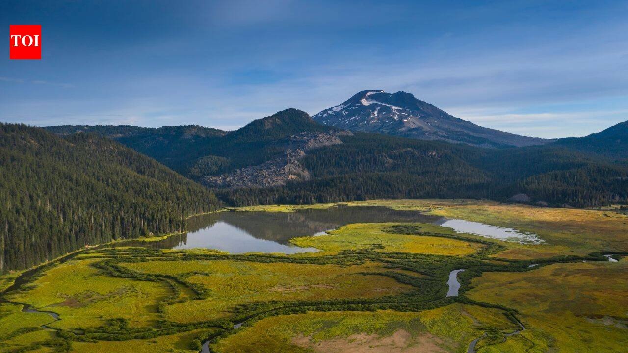 Scientists used geothermal drill-hole temperatures in Oregon’s Cascades and found at least 81 cubic kilometres of water hidden in volcanic rock, nearly 3 times Lake Mead’s capacity