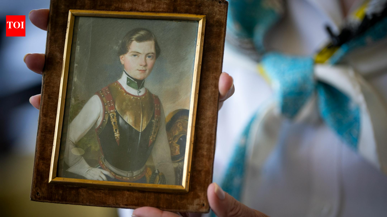 In 1940, Nazis seized a 3-inch painting from a Jewish collector in Vienna; 86 years later, Austria returned it to his heir in Minnesota