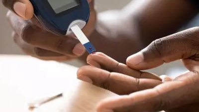 Smoking raises mortality risk by 55% for diabetics | India News
