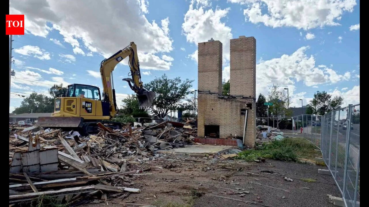 Cheyenne’s Twin Chimneys motor court stood for almost 90 years; this week its landmark chimneys fell in about 30 seconds to make way for a drive-thru coffee shop