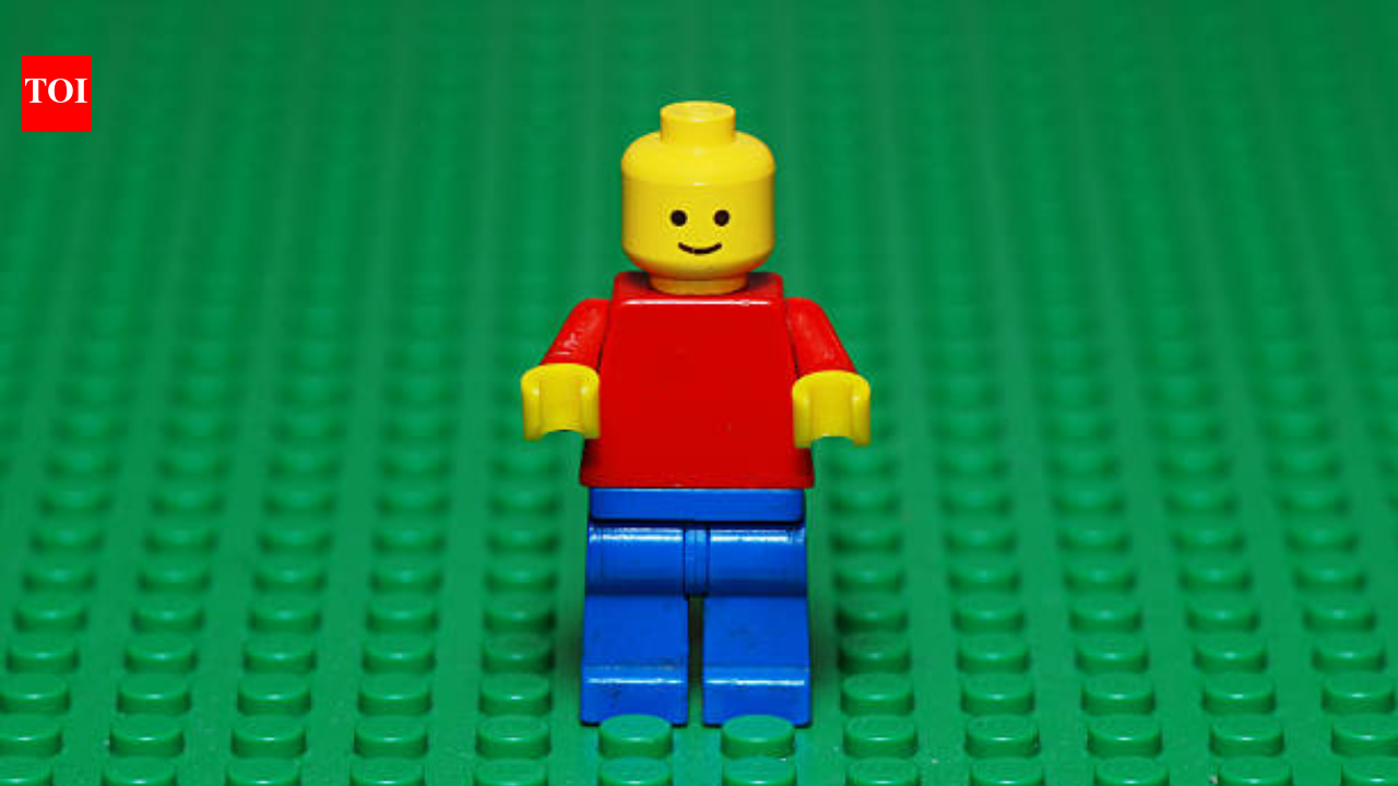 A teenager who survived childhood cancer started collecting LEGO for the hospital that treated him; his drive has now donated 573 mini-figures and raised $2,575