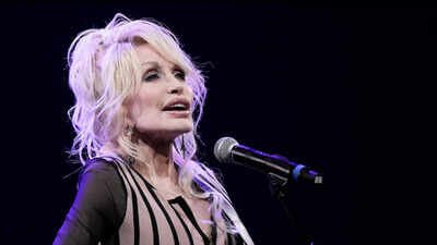 Dolly Parton honoured with Lifetime Achievement award posthumously; her pre-recorded message leaves everyone emotional: ‘Just know that I will always love you’ |