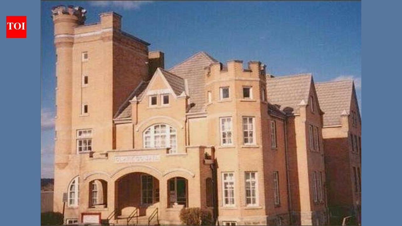 Wisconsin officials were set to demolish an 1897 jail museum for about $259,000; after a last-minute preservation push, the county board voted 26-1 to delay demolition for three months