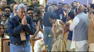 Anant Nag: 72nd National Film Awards: Anant Nag gets standing ovation for Dadasaheb Phalke Award honor as Ashwini Vaishnaw says, ‘You have rendered great service to the film industry’ | Kannada Movie News