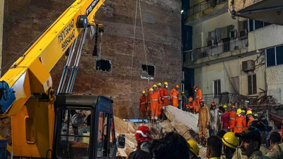 Delhi building collapse kills 6; FIR against owner, illegal buildings over 4 floors face action | India News