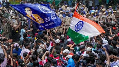 Delhi Police moves SC to withdraw 13 FIRs, including 10 on attempt to murder | India News