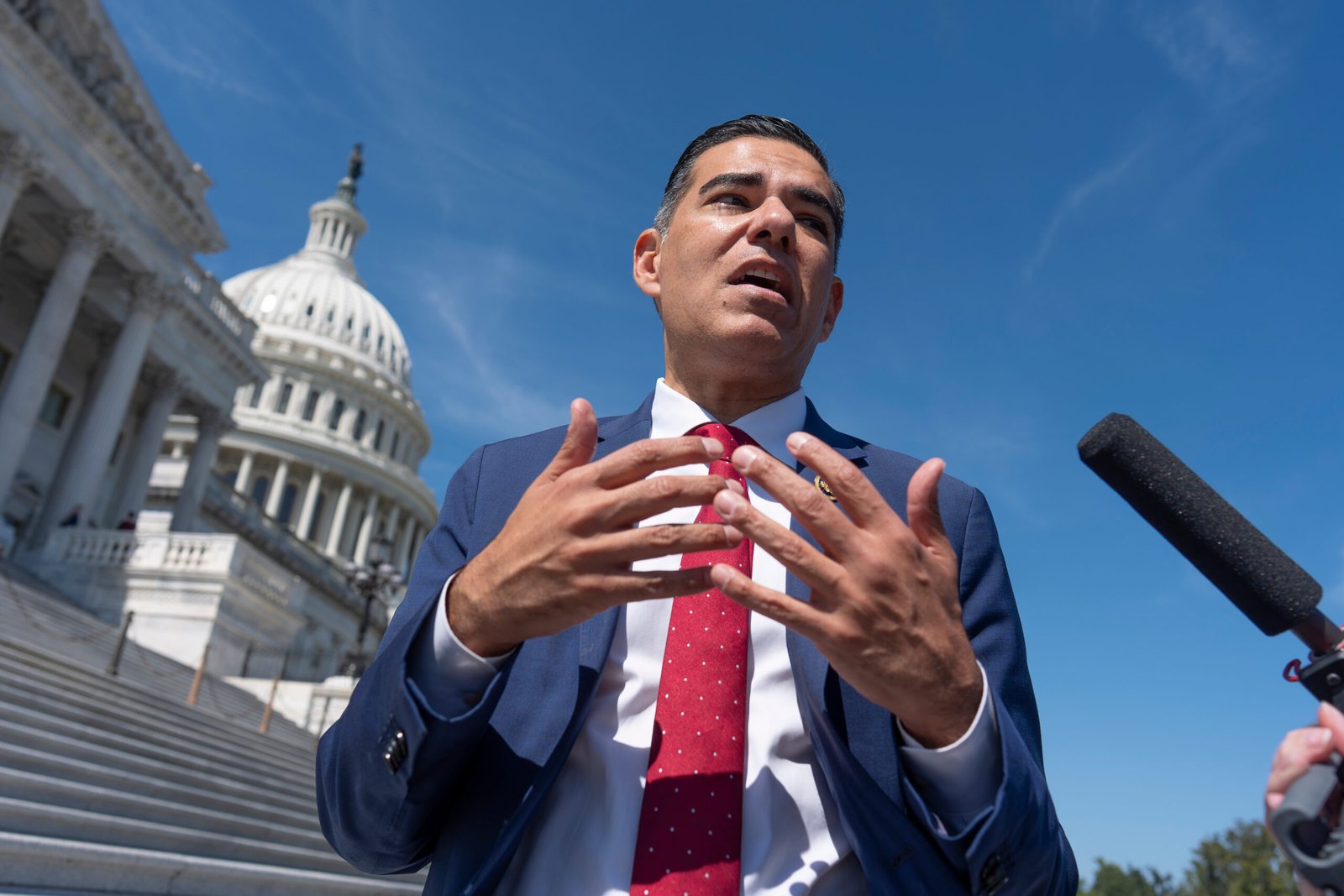 Top House Oversight Dem demands answers to Trump’s media ban