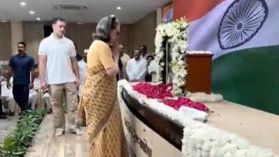 Kharge, Sonia and Rahul pay homage to late PM Manmohan Singh | India News