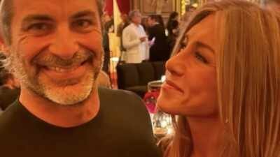 Jennifer Aniston professes her love for beau Jim Curtis in mushy post: ‘I love this man’ |
