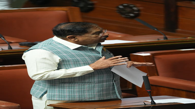 Anant Nag: Karnataka Deputy CM G Parameshwara congratulates Anant Nag on Dadasaheb Phalke Award in Assembly | Kannada Movie News