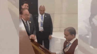 Watch: Malaysian PM sings Kishore Kumar’s ‘Khwaab Ho Tum Ya Koi Haqeeqat’ at Brics Gala dinner | India News