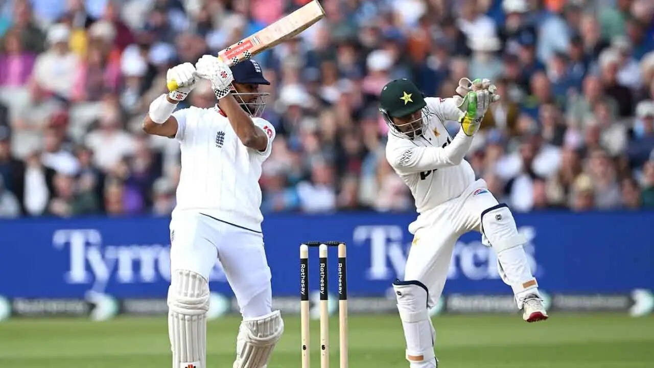 England 13/2 in 3.0 Overs