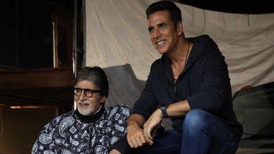Amitabh Bachchan: ‘Mujhe apna kurta dena pada’: Akshay Kumar recalls hilarious incident when starstruck house help spilled four glasses of water on Amitabh Bachchan | Hindi Movie News