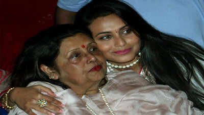 Aamir Khan and wife Gauri visit Rani Mukerji to offer condolences following her mother Krishna Mukerji’s demise |