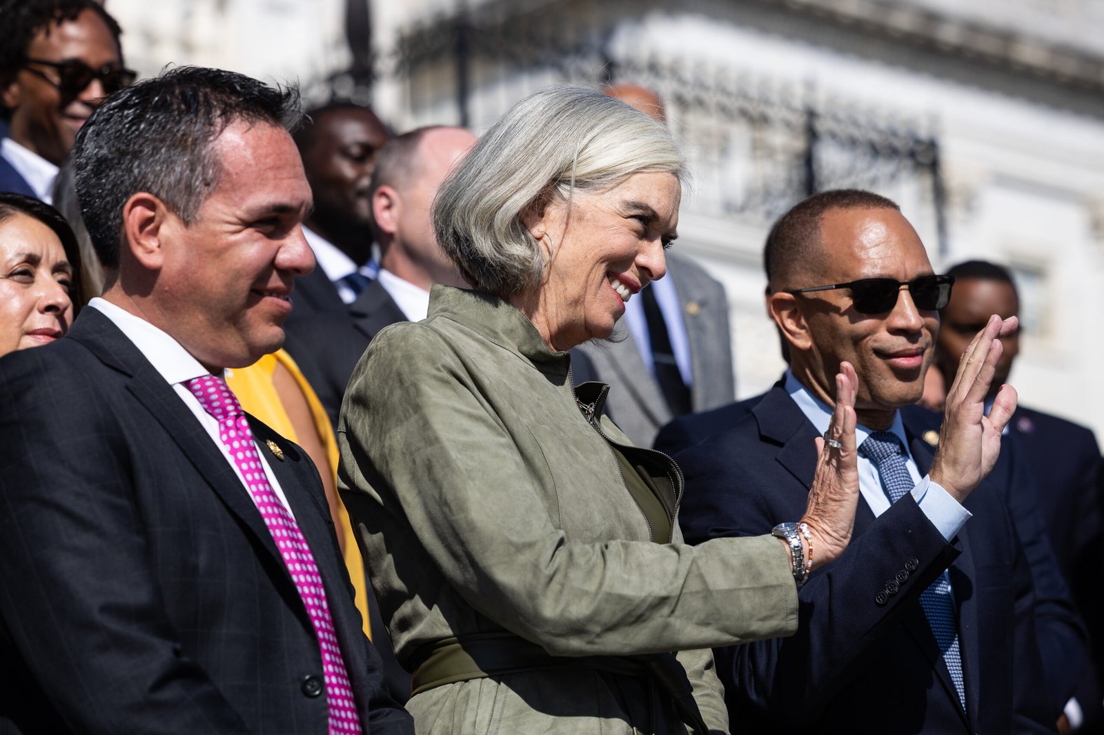 Hakeem Jeffries deflects on plan to address rebel Democrats