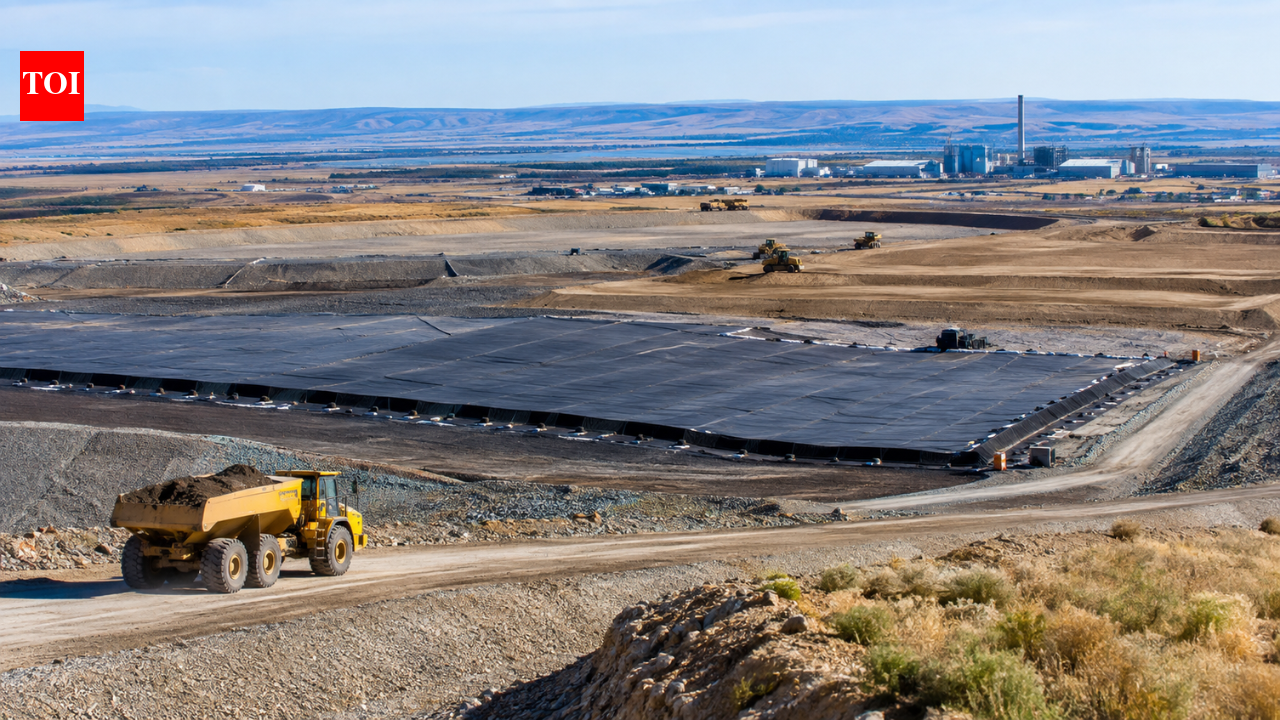 A Hanford landfill has taken 20 million tons of radioactive and hazardous waste since 1996; its latest expansion will add 2.8 million cubic yards﻿ | World News