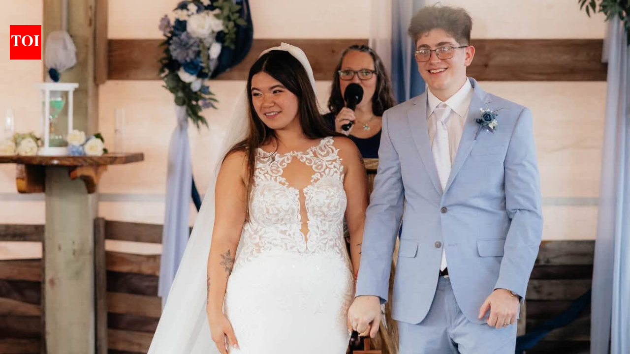 A storm cut off an Outer Banks couple from most of their wedding guests; they posted an open invitation online, and more than 400 strangers showed up with food, music and cameras to celebrate | World News