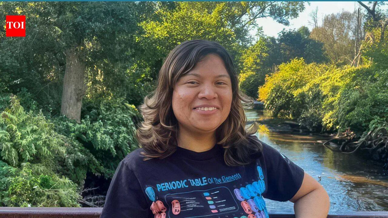 A 21-year-old Mexican environmental innovator is developing microbial fuel cells that use discarded materials to generate electricity and improve polluted water; her project aims to produce 50 working units by 2027