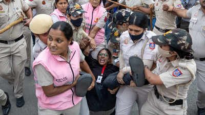 Don’t detain peaceful protesters, says SC; hundreds still taken away on Day 2 | India News