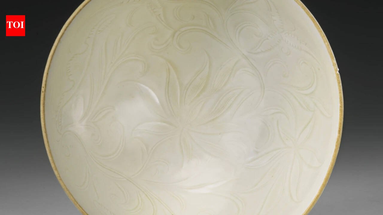 In 2007, a New Yorker paid $3 for a white bowl at a yard sale and kept it in the living room for years; experts later identified it as a 1,000-year-old Chinese artefact, and it sold for $2.225 million